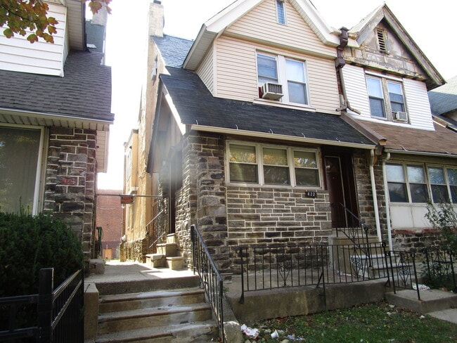 Building Photo - 422 E Roosevelt Blvd Unit 1st Fl.