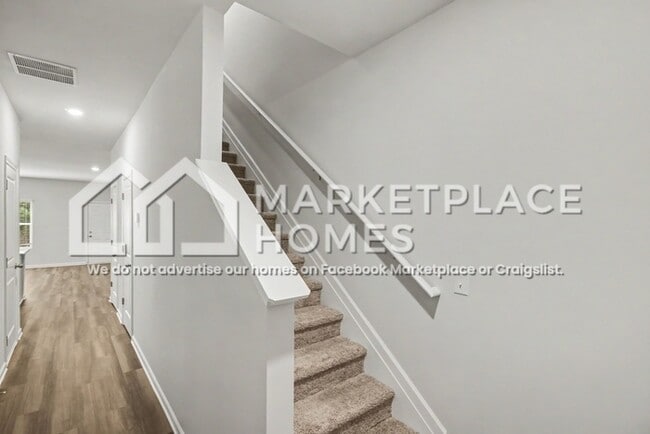 Photo - 280 Oakwood Dr NW