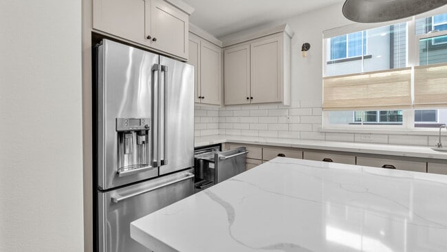 Photo - 1723 Pedrozzi Cmn