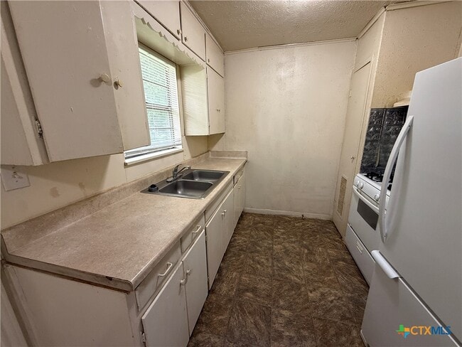 Photo - 503 E Dean Ave