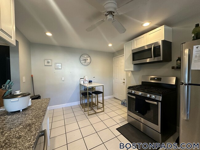 Photo - 972 Saratoga St Unit 4