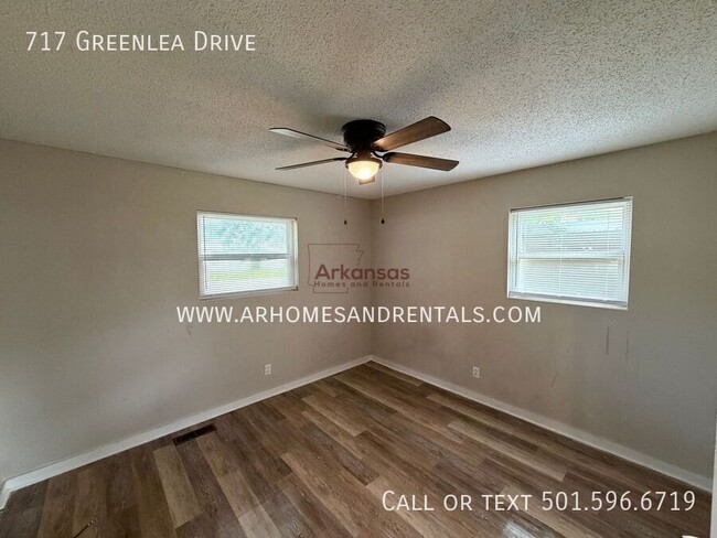 Photo - 717 Greenlea Dr