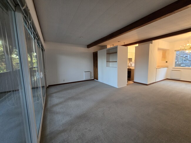 Photo - 465 Winslow Way E Unit #210