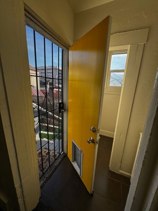 Photo - 1709 Goss St