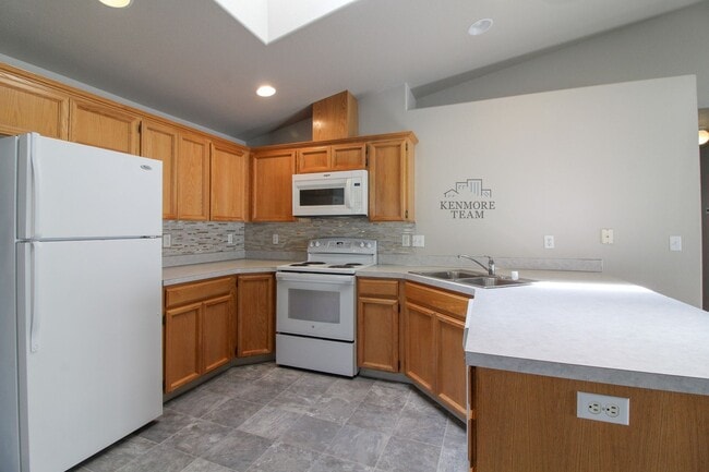 Photo - 7611 Pender Dr