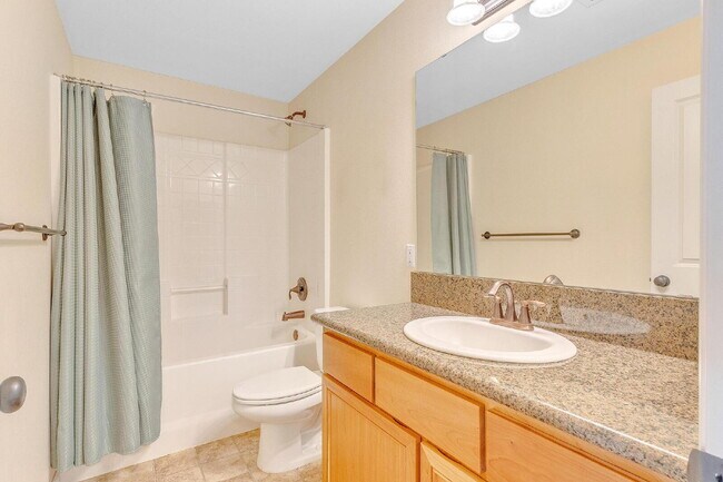 Photo - Gorgeous 3 Bedroom Townhome in Gated Commu... Unidad A8