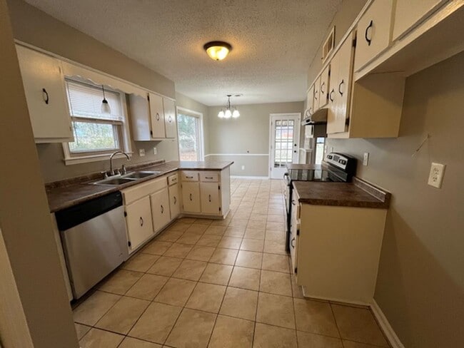 Photo - Renovated 3 Bedroom 2 Bath Home with 2 Car Garage for Rent!!