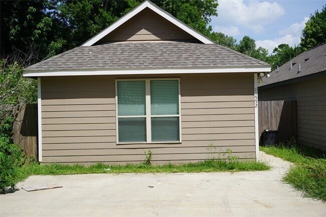 Building Photo - 11552 Persimmon St