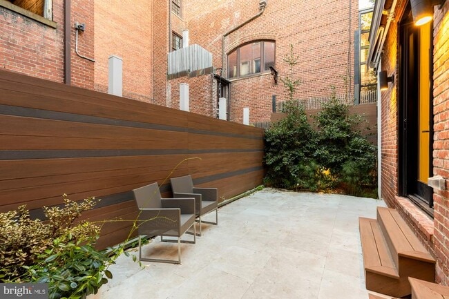 Photo - 2137 R St NW