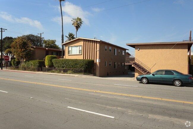 Town & Country Apartments - Town & Country Apartments
