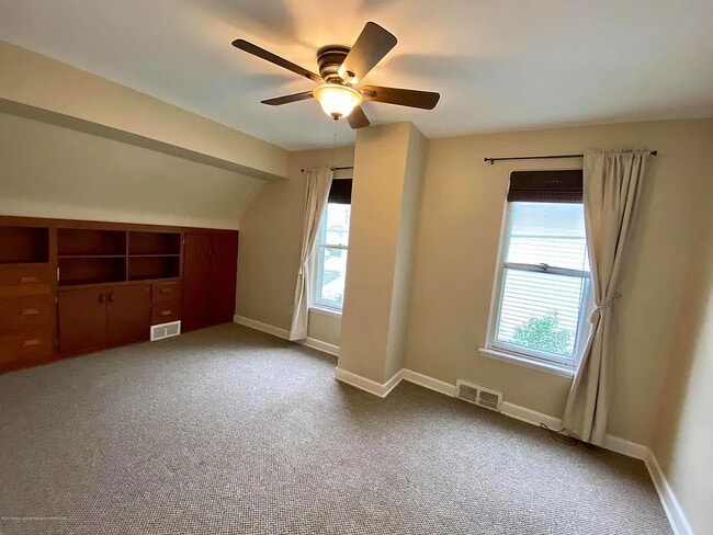 Building Photo - Charming 2-Bedroom Home in Saint Louis with Cozy 900 Sq Ft Layout!
