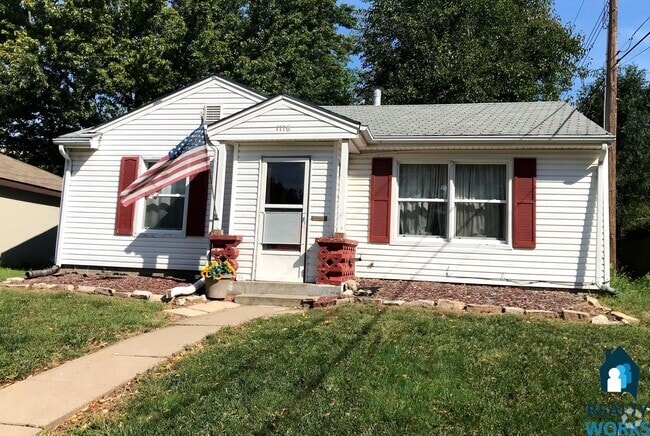 Building Photo - Cute 2 Bedroom 1 Bath House!