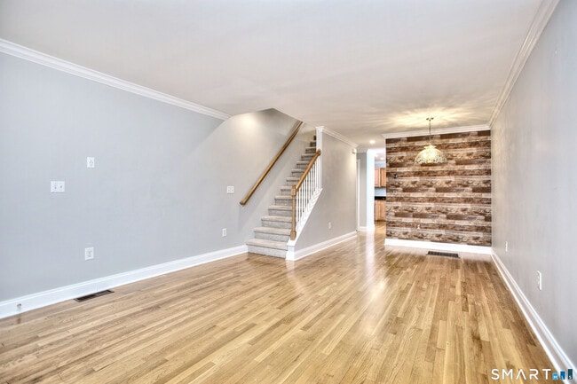 Photo - 39 Maple Tree Ave Unidad 52