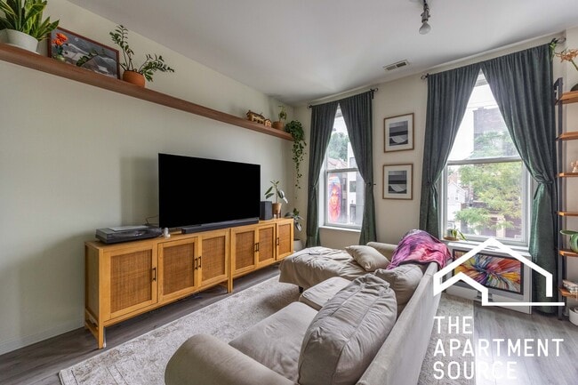 Building Photo - 2022 S Throop St Unit 2E Rental