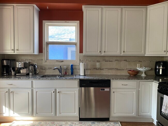 Photo - 3318 Tyler St NE