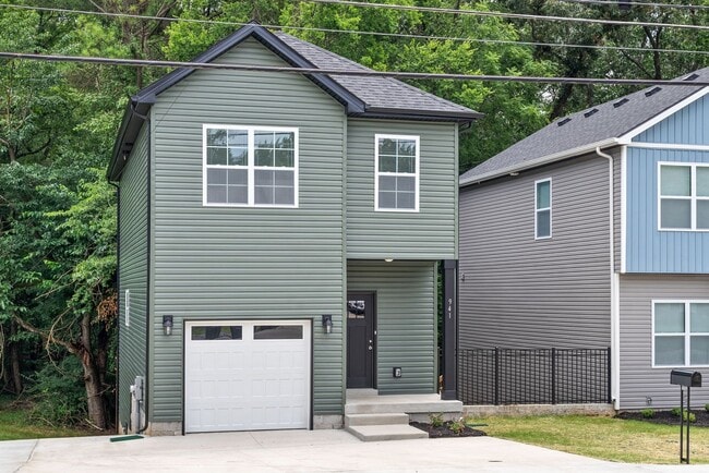 Photo - 4 Bedroom Home For Rent Near Downtown Clarksville!