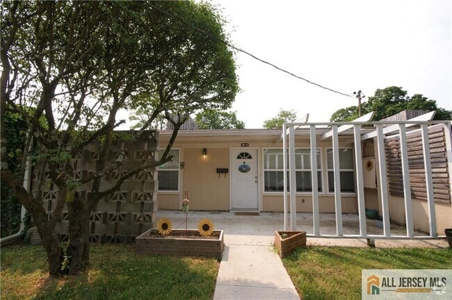 Building Photo - 10 10 New Rd Unit 3 Rental
