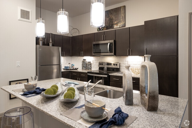 2BR, 2BA - 1022SF