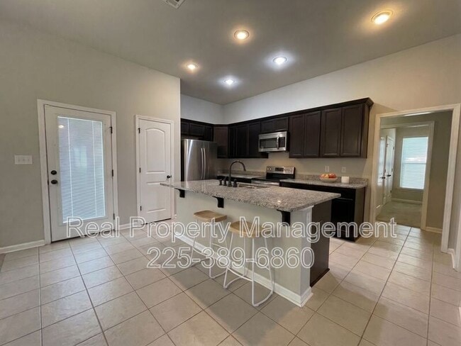 Photo - 1870 Oakwood Dr