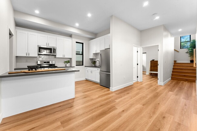 Building Photo - 2430 E 7th St