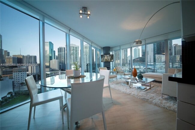 Photo - 92 SW 3rd St Unidad 1801