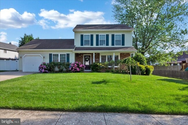 Photo - 110 E Partridge Ln House