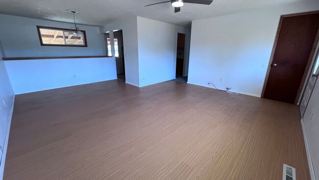 Photo - Beautiful 4 bedroom 2 bath home!