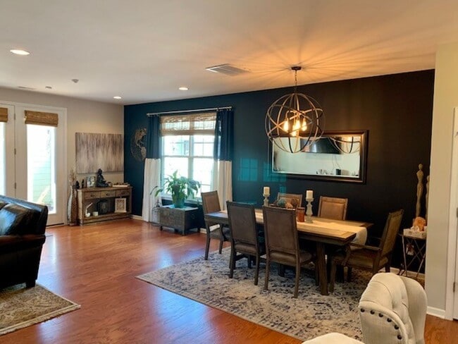 Photo - 130 Spring Pine Ln