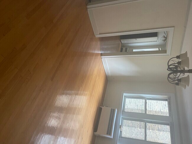 Photo - 6113 N Francisco Ave