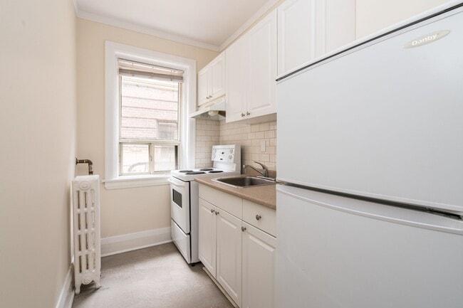 Building Photo - 1 Claude Ave Unit 106