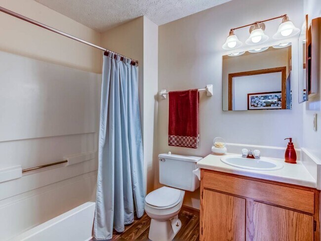 Lake Forest Apartments