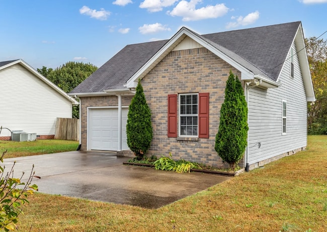 Photo - Adorable 3BD/2BA home in Murfreesboro with deck & attached garage!