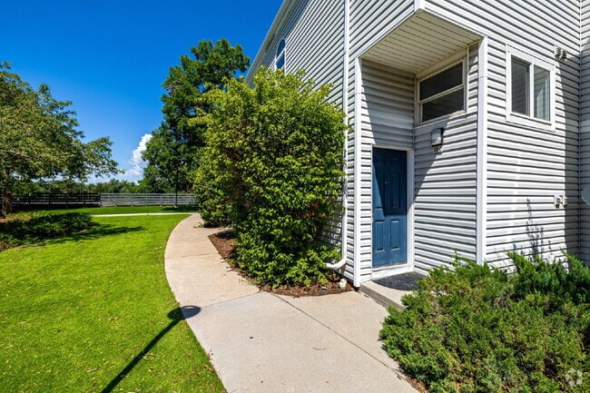 Building Photo - Updated and Stylish 1BDR/1BTH in the Eleve... Unit 107 Rental