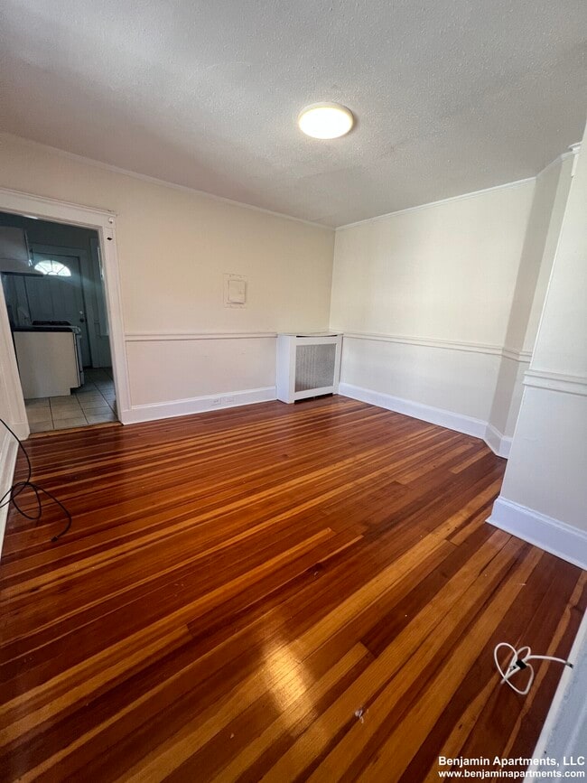 Building Photo - 9 Barrows St Unit 6