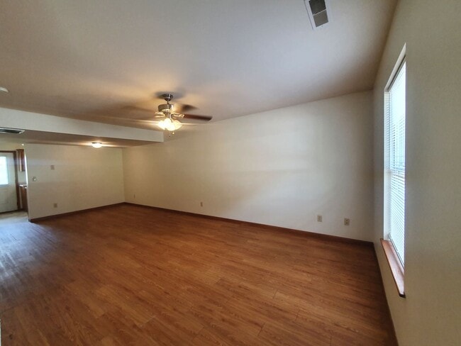 Building Photo - 20390 Skyview Dr Unit 20390 Skyview drive D Rental