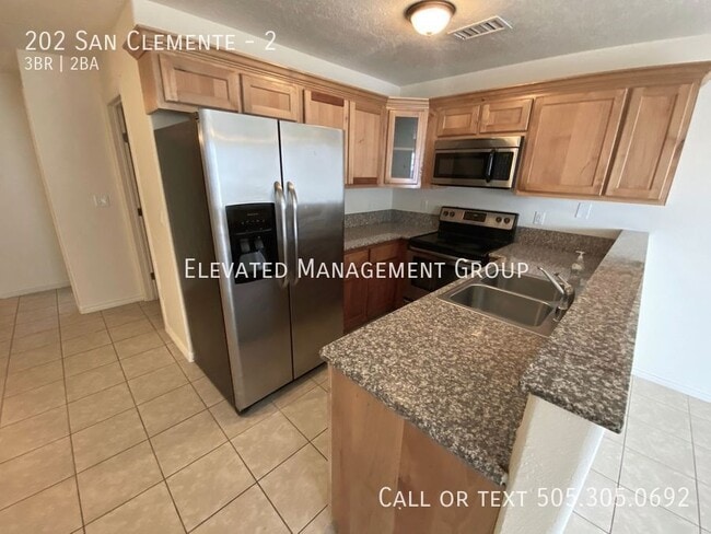 Building Photo - 202 San Clemente Ave Unit 2