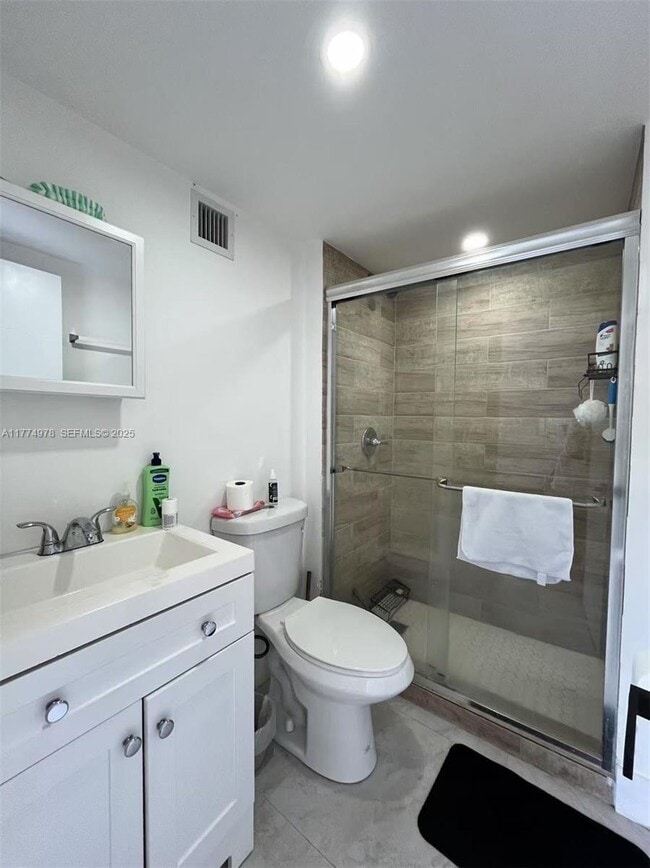 Building Photo - 1102 NW 103rd St Unit 3