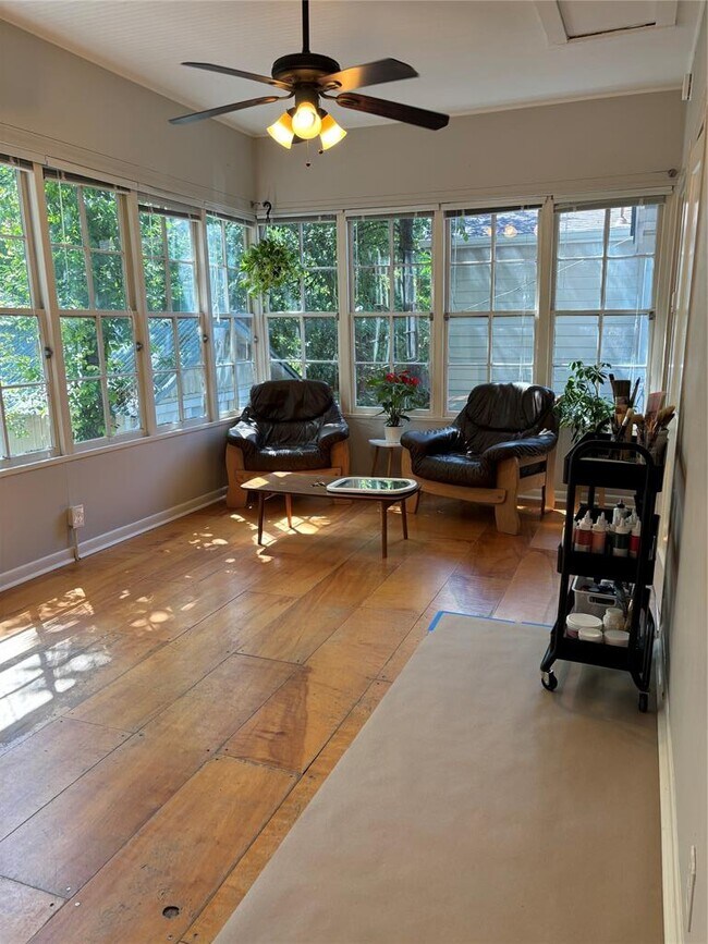 Photo - 317 W 35th St