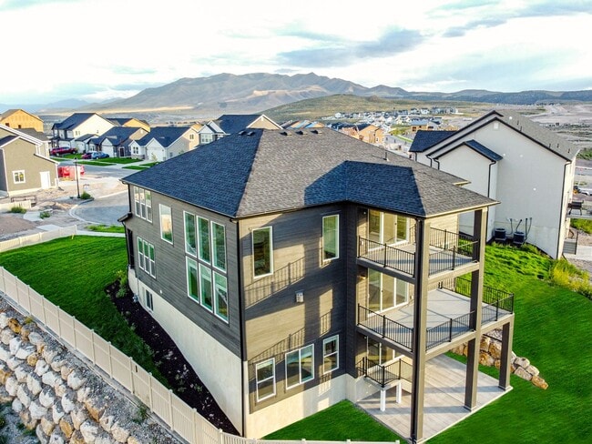 Building Photo - 1148 N Highpass Dr