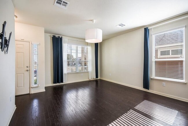 Photo - 18316 Mammoth Cave Blvd