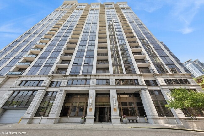 Building Photo - 233 E 13th St Rental