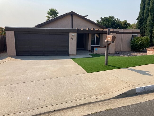 Building Photo - 402 Paseo Alegre