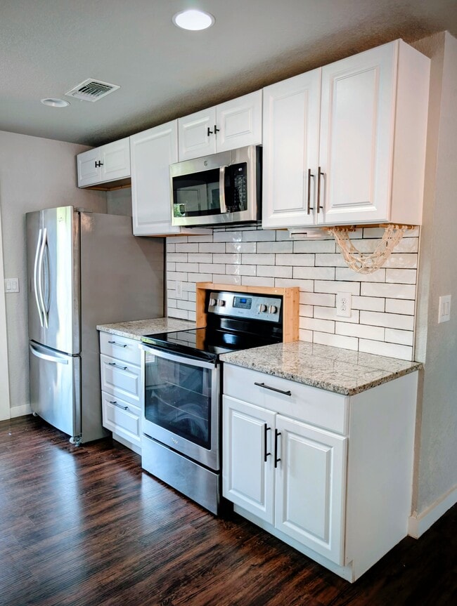 Photo - 2858 Wyoming St