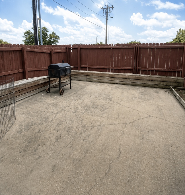 Backyard - View 1 - 1000 Spring Loop