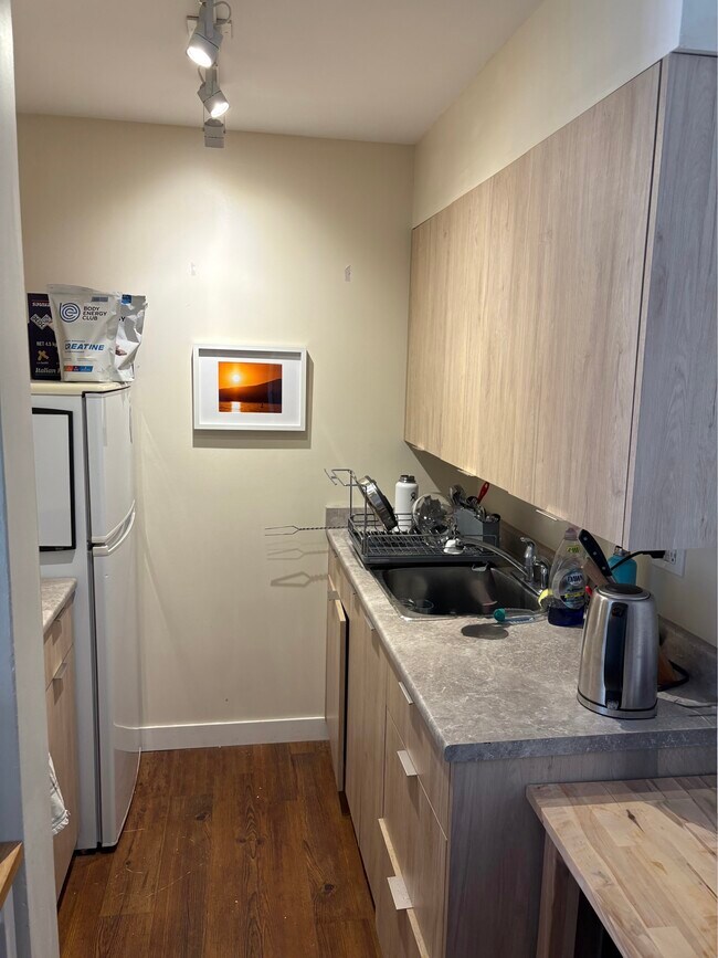 Photo - Macdonald Manor - 1BR 1BA