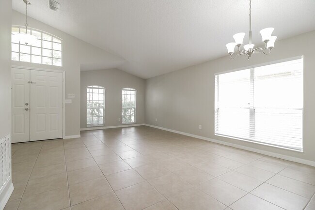 220 Easton Cir
