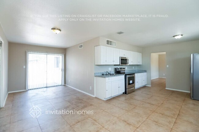 2208 N 48th Dr