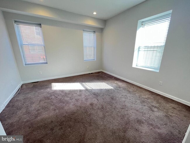 Photo - 933-35 Belmont Ave