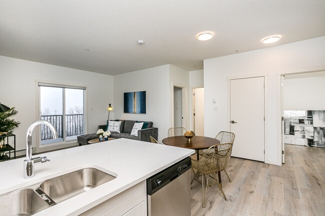 Photo - Solis Giroux