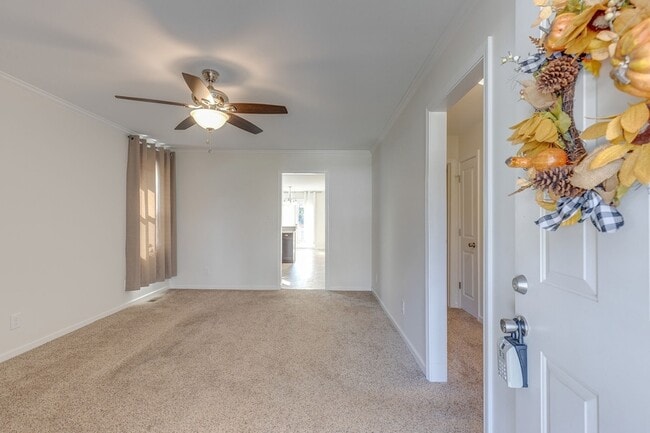 Photo - 906 Woodside St